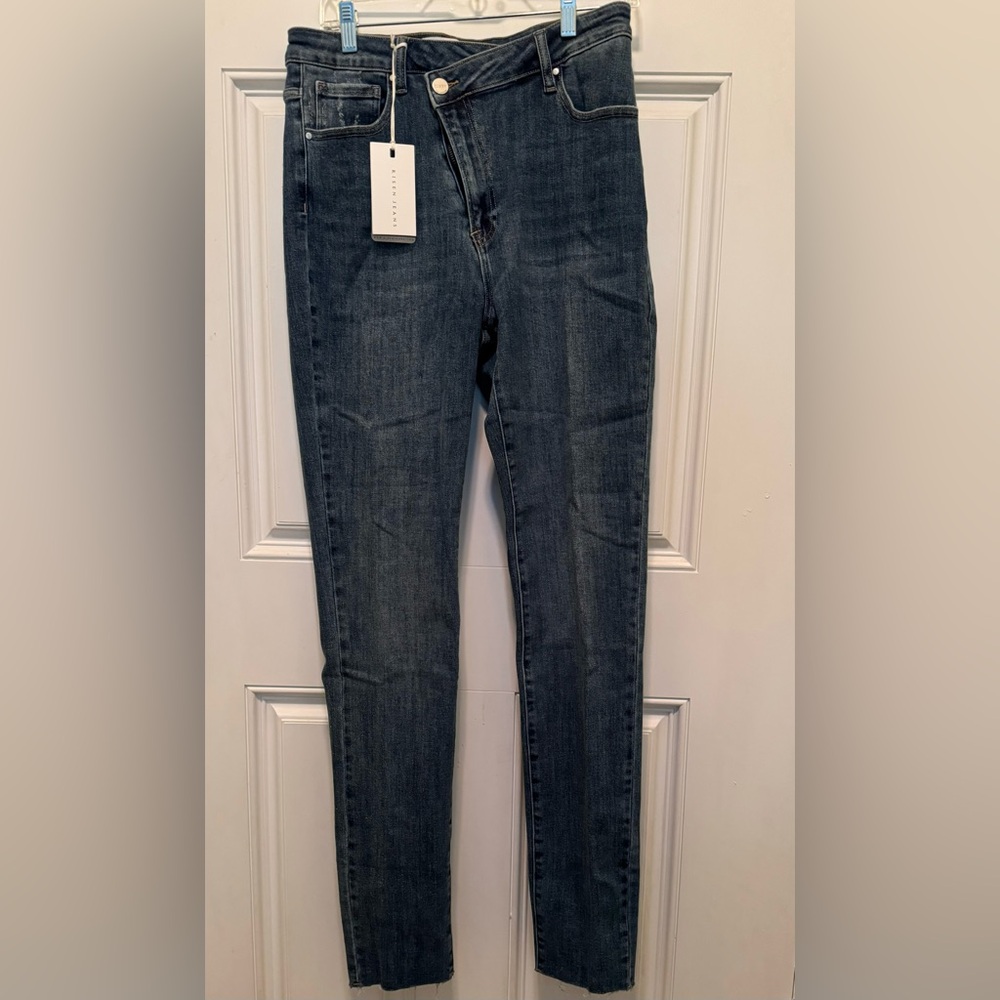 Risen high waisted straight leg blue jeans. NWT